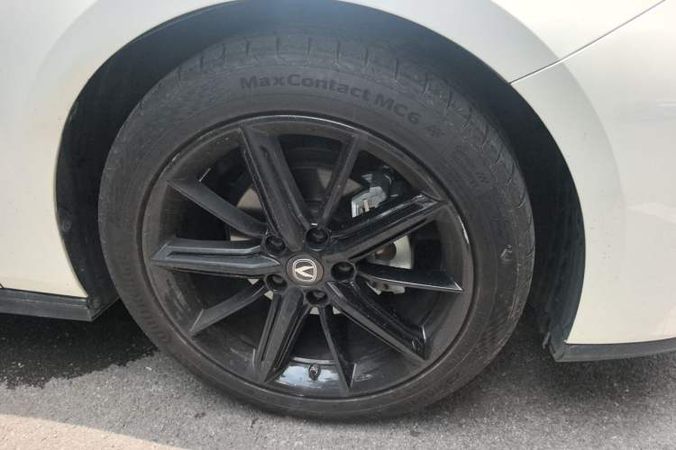 Used CHANGAN UNI-V 2022 1.5T Prestige Version Right Front Wheel Hub