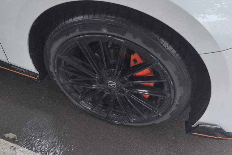 Used CHANGAN UNI-V 2022 1.5T Sport Edition Right Front Wheel Hub