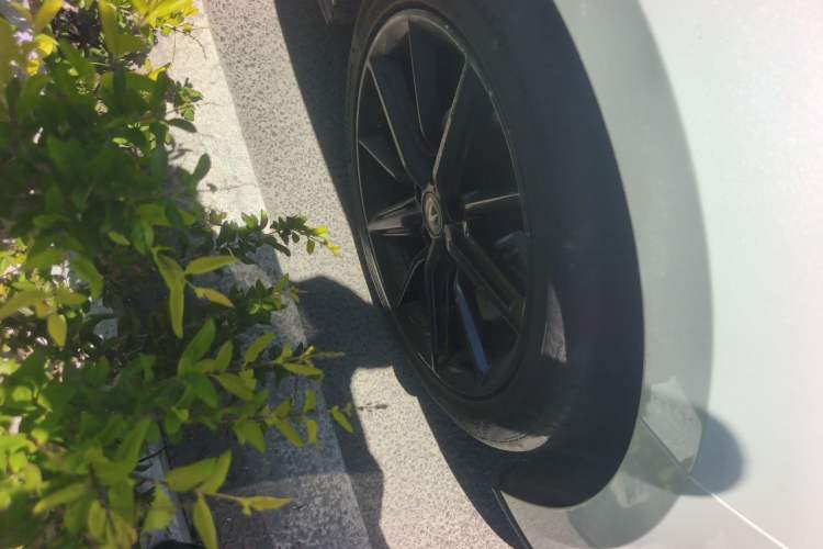 Used CHANGAN UNI-V 2022 1.5T Prestige Version Right Front Wheel Hub