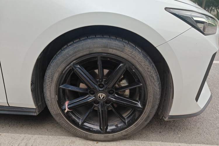 Used CHANGAN UNI-V 2022 1.5T Prestige Version Right Front Wheel Hub
