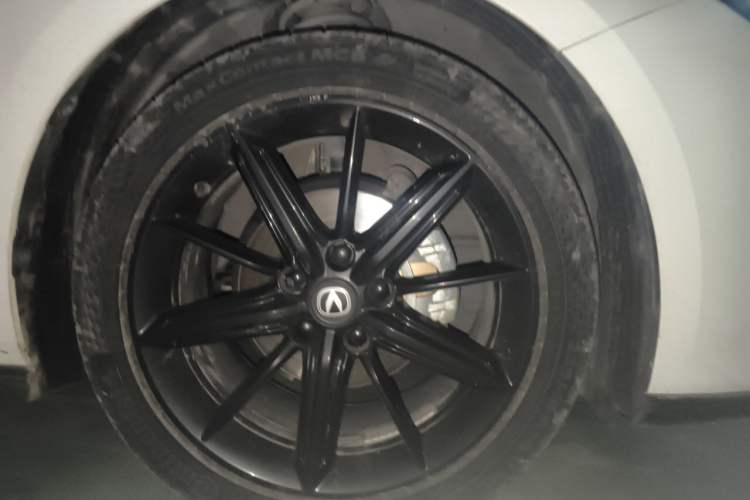 Used CHANGAN UNI-V 2022 1.5T Prestige Version Right Front Wheel Hub