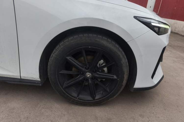 Used CHANGAN UNI-V 2022 1.5T Prestige Version Right Front Wheel Hub