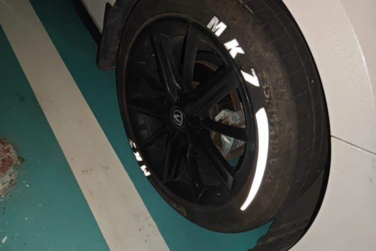Used CHANGAN UNI-V 2022 1.5T Prestige Version Right Front Wheel Hub