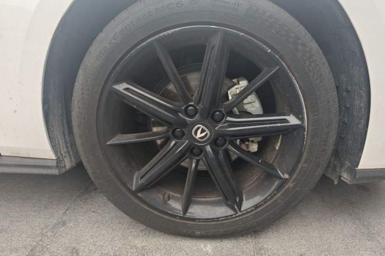 Used CHANGAN UNI-V 2022 1.5T Sport Edition Right Front Wheel Hub