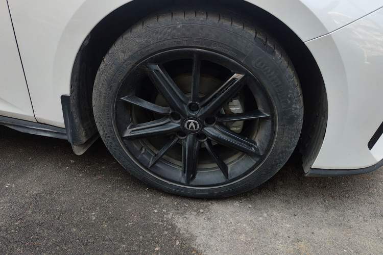 Used CHANGAN UNI-V 2022 1.5T Prestige Version Right Front Wheel Hub
