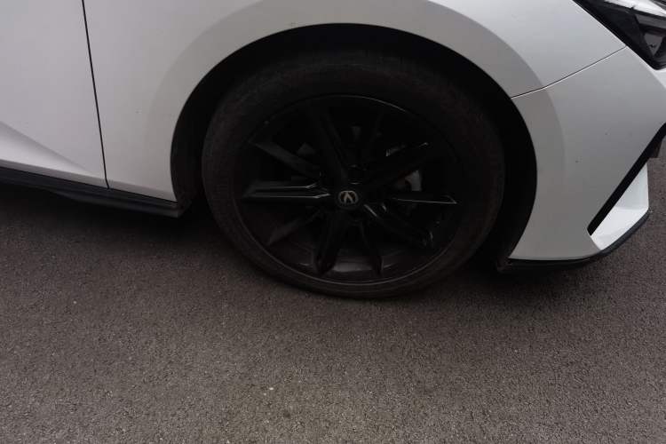 Used CHANGAN UNI-V 2022 1.5T Prestige Version Right Front Wheel Hub