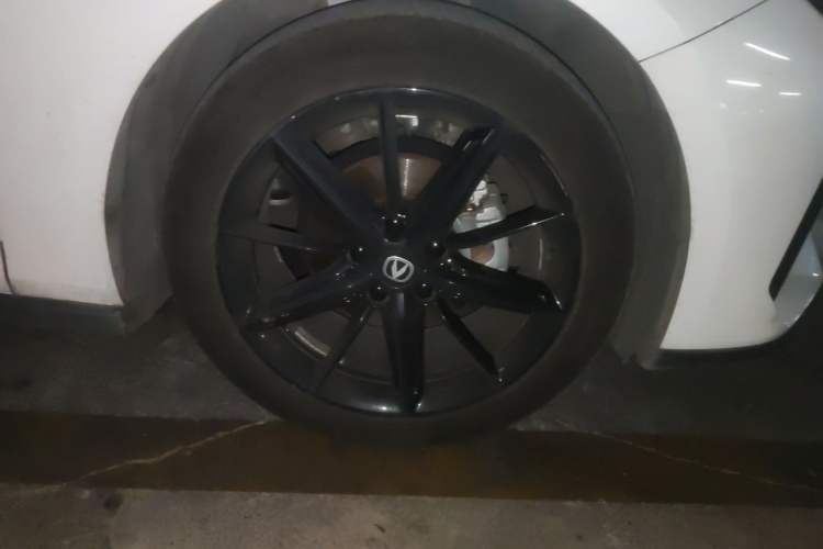 Used CHANGAN UNI-V 2022 1.5T Prestige Version Right Front Wheel Hub