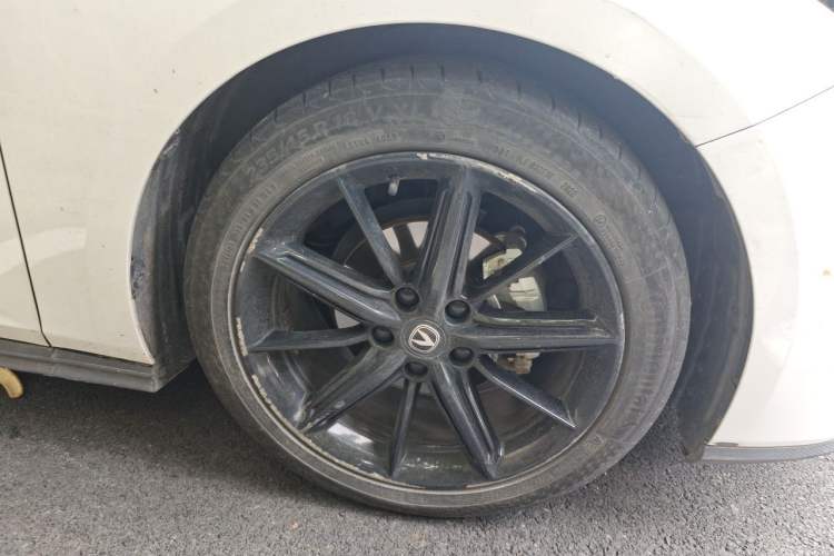 Used CHANGAN UNI-V 2022 1.5T Prestige Version Right Front Wheel Hub
