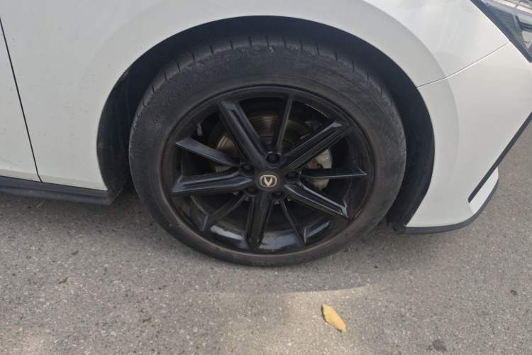 Used CHANGAN UNI-V 2022 1.5T Prestige Version Right Front Wheel Hub