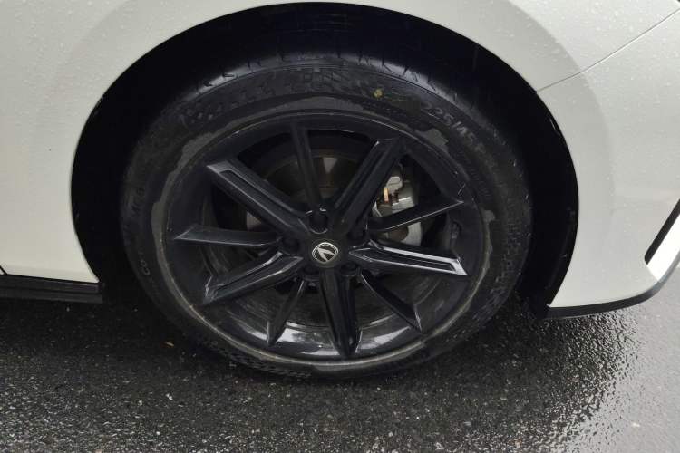 Used CHANGAN UNI-V 2022 1.5T Prestige Version Right Front Wheel Hub