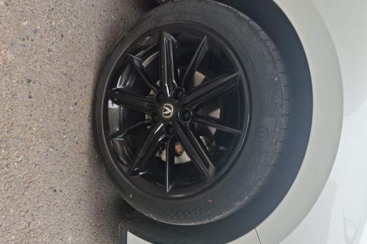 Used CHANGAN UNI-V 2022 1.5T Prestige Version Right Front Wheel Hub
