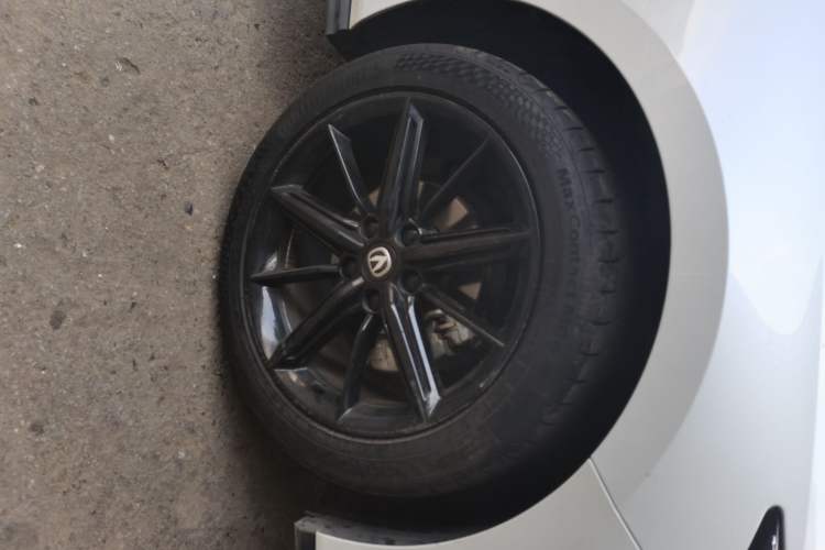 Used CHANGAN UNI-V 2022 1.5T Prestige Version Right Front Wheel Hub