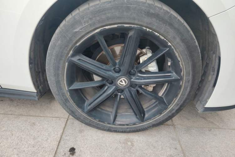 Used CHANGAN UNI-V 2022 1.5T Prestige Version Right Front Wheel Hub