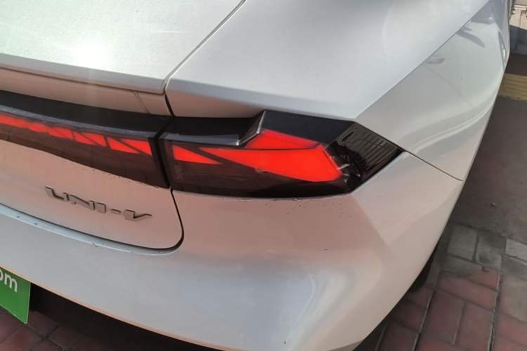 Used CHANGAN UNI-V 2022 1.5T Prestige Version Right Rear Taillight