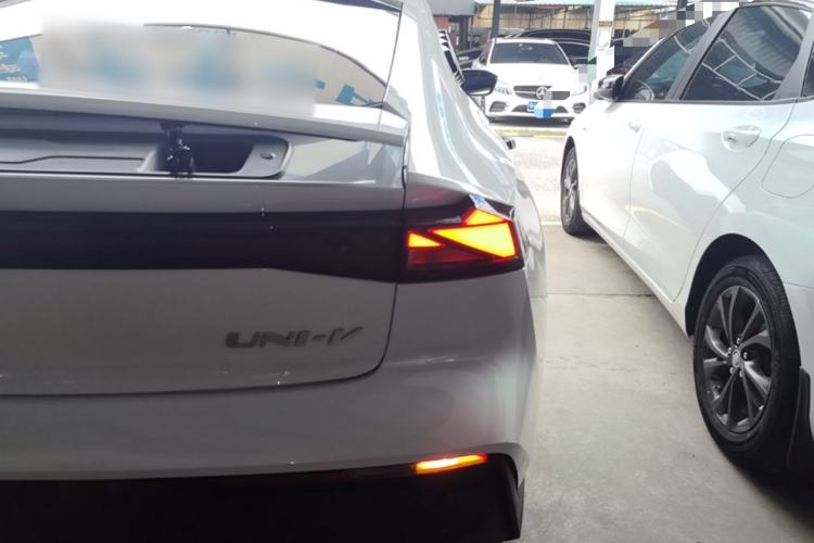 Used CHANGAN UNI-V 2022 1.5T Prestige Version Right Rear Taillight