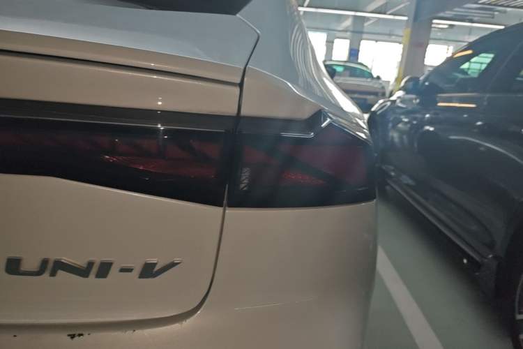 Used CHANGAN UNI-V 2022 1.5T Prestige Version Right Rear Taillight