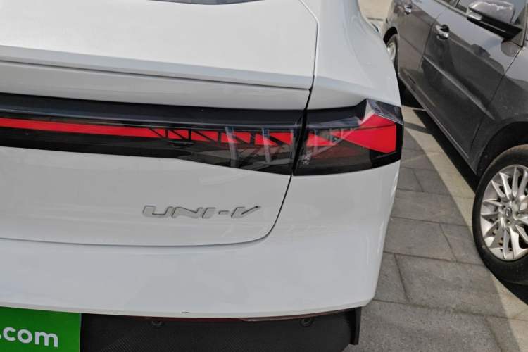 Used CHANGAN UNI-V 2022 1.5T Prestige Version Right Rear Taillight