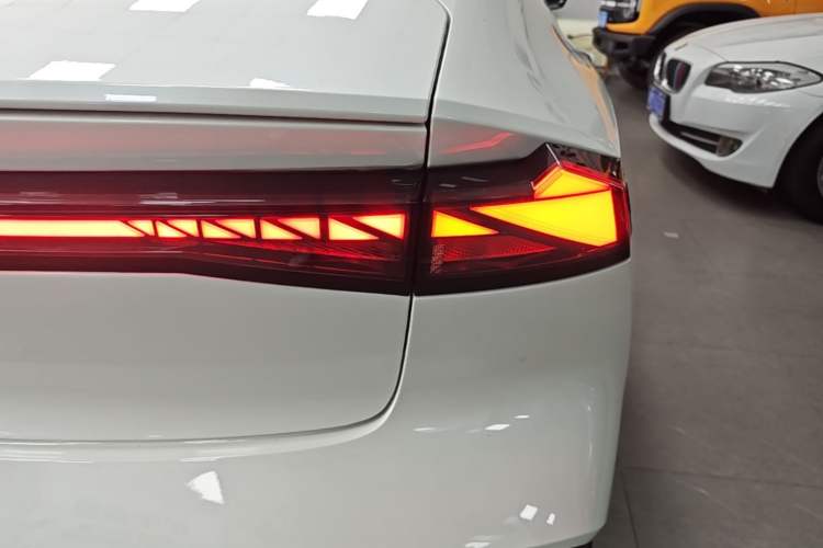 Used CHANGAN UNI-V 2022 1.5T Prestige Version Right Rear Taillight