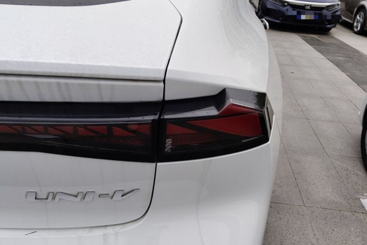 Used CHANGAN UNI-V 2022 1.5T Prestige Version Right Rear Taillight