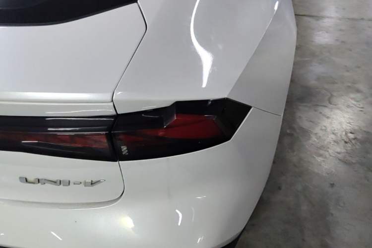 Used CHANGAN UNI-V 2022 1.5T Prestige Version Right Rear Taillight