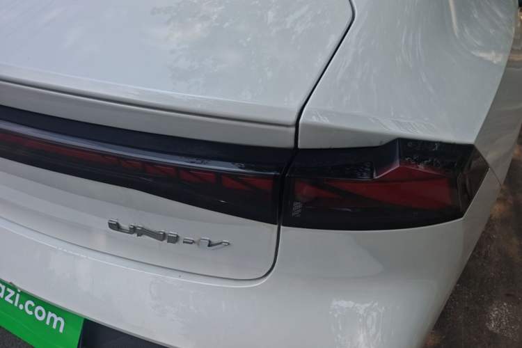 Used CHANGAN UNI-V 2022 1.5T Smart Navigation Version Right Rear Taillight