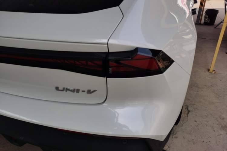 Used CHANGAN UNI-V 2022 1.5T Prestige Version Right Rear Taillight