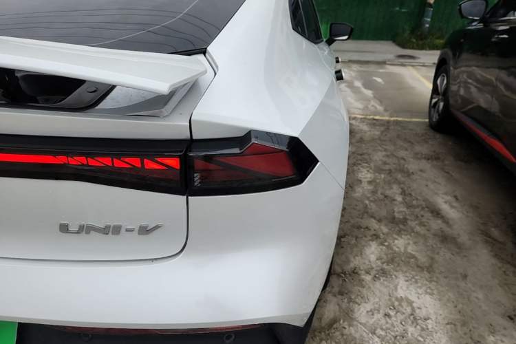 Used CHANGAN UNI-V 2022 1.5T Prestige Version Right Rear Taillight