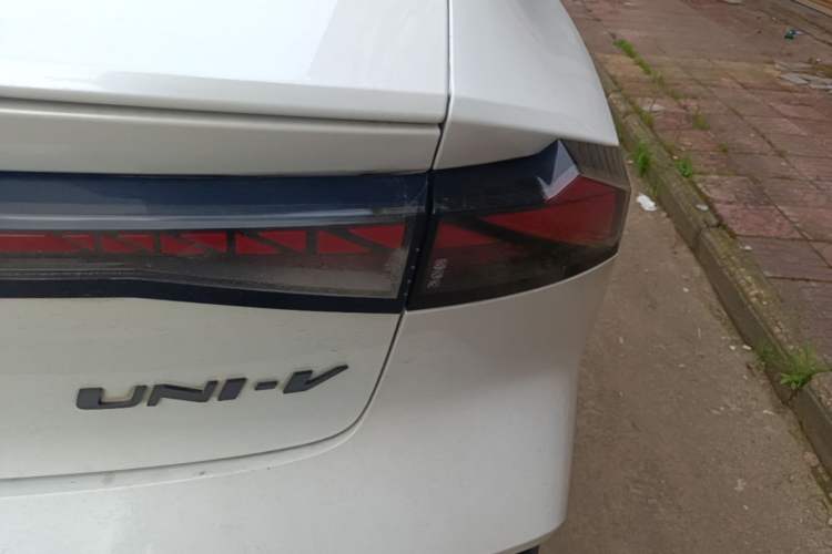 Used CHANGAN UNI-V 2022 1.5T Prestige Version Right Rear Taillight