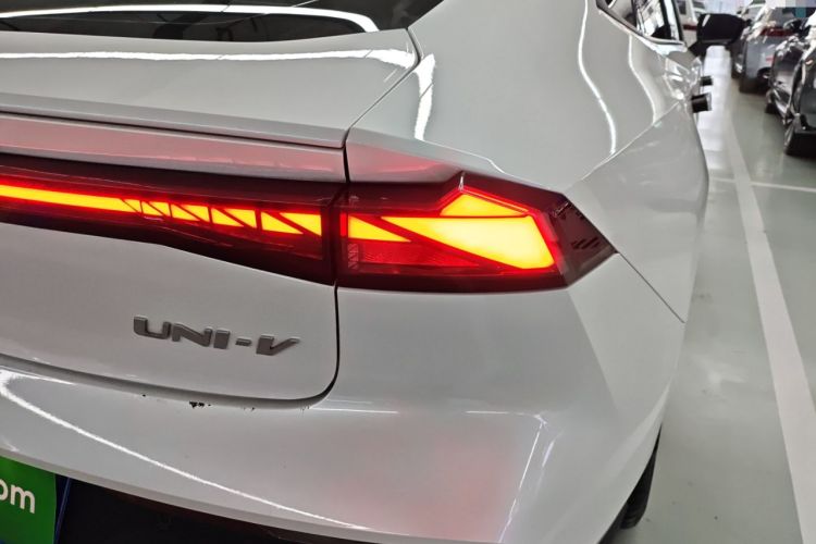 Used CHANGAN UNI-V 2022 1.5T Prestige Version Right Rear Taillight