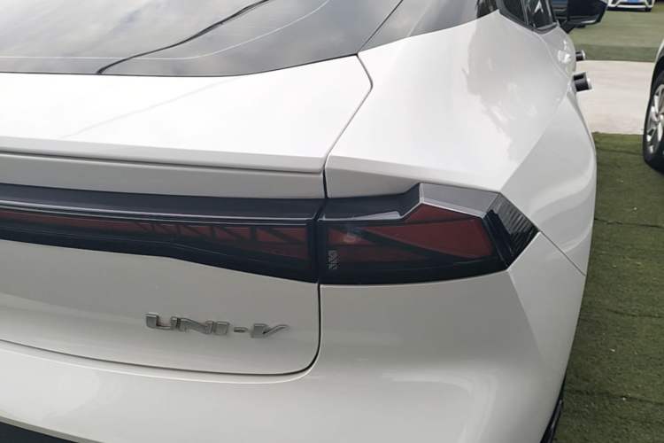 Used CHANGAN UNI-V 2022 1.5T Sport Edition Right Rear Taillight