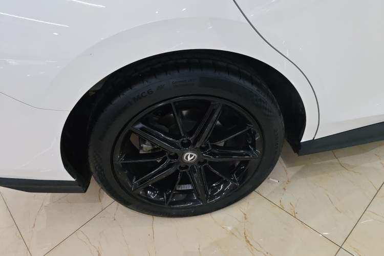 Used CHANGAN UNI-V 2022 1.5T Prestige Version Right Rear Wheel Hub