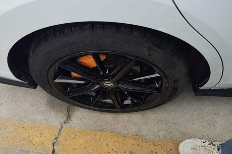 Used CHANGAN UNI-V 2022 1.5T Smart Navigation Version Right Rear Wheel Hub