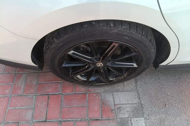 Used CHANGAN UNI-V 2022 1.5T Prestige Version Right Rear Wheel Hub