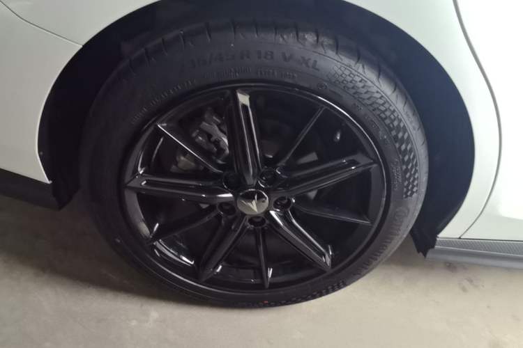 Used CHANGAN UNI-V 2022 1.5T Prestige Version Right Rear Wheel Hub