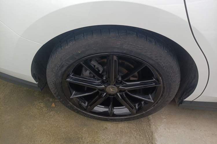 Used CHANGAN UNI-V 2022 1.5T Prestige Version Right Rear Wheel Hub