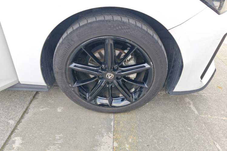 Used CHANGAN UNI-V 2022 1.5T Prestige Version Right Rear Wheel Hub