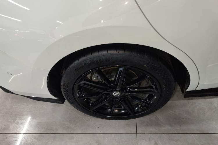 Used CHANGAN UNI-V 2022 1.5T Smart Navigation Version Right Rear Wheel Hub