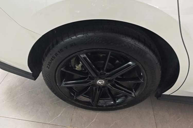 Used CHANGAN UNI-V 2022 1.5T Prestige Version Right Rear Wheel Hub