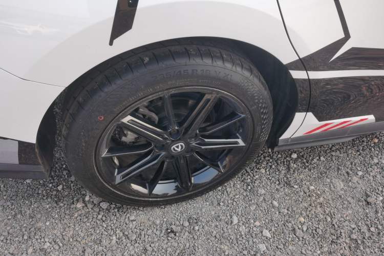 Used CHANGAN UNI-V 2022 1.5T Prestige Version Right Rear Wheel Hub