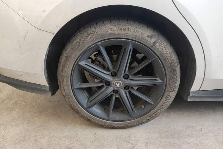 Used CHANGAN UNI-V 2022 1.5T Prestige Version Right Rear Wheel Hub