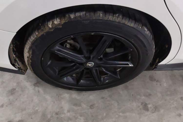 Used CHANGAN UNI-V 2022 1.5T Prestige Version Right Rear Wheel Hub