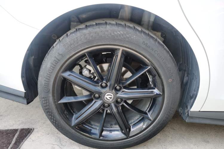 Used CHANGAN UNI-V 2022 1.5T Prestige Version Right Rear Wheel Hub