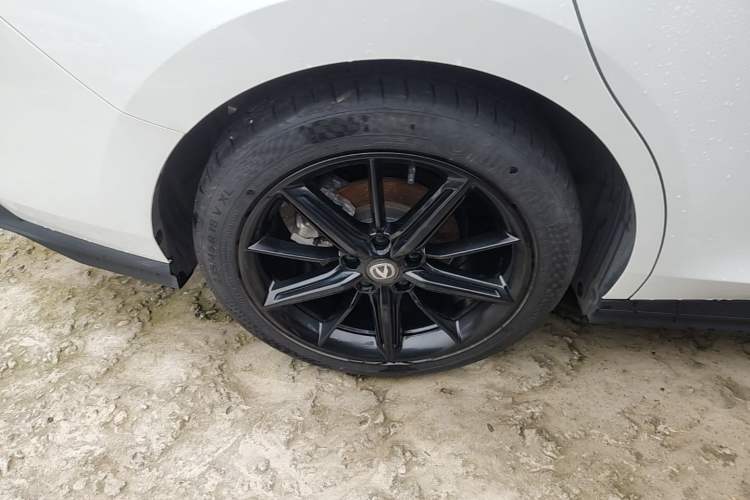 Used CHANGAN UNI-V 2022 1.5T Prestige Version Right Rear Wheel Hub