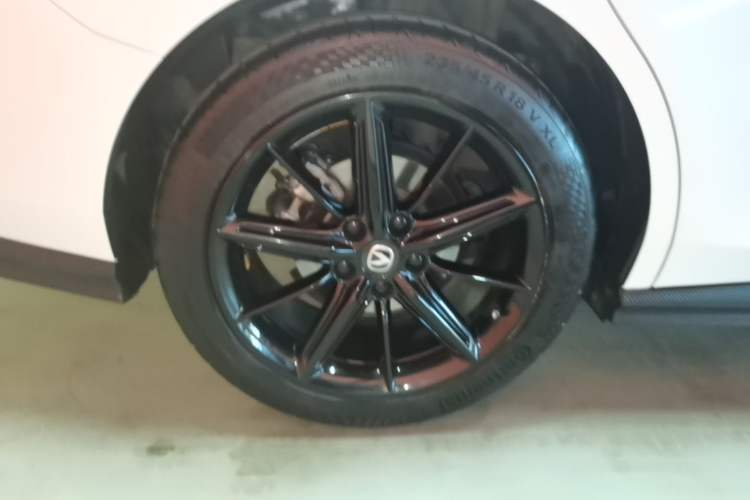 Used CHANGAN UNI-V 2022 1.5T Prestige Version Right Rear Wheel Hub