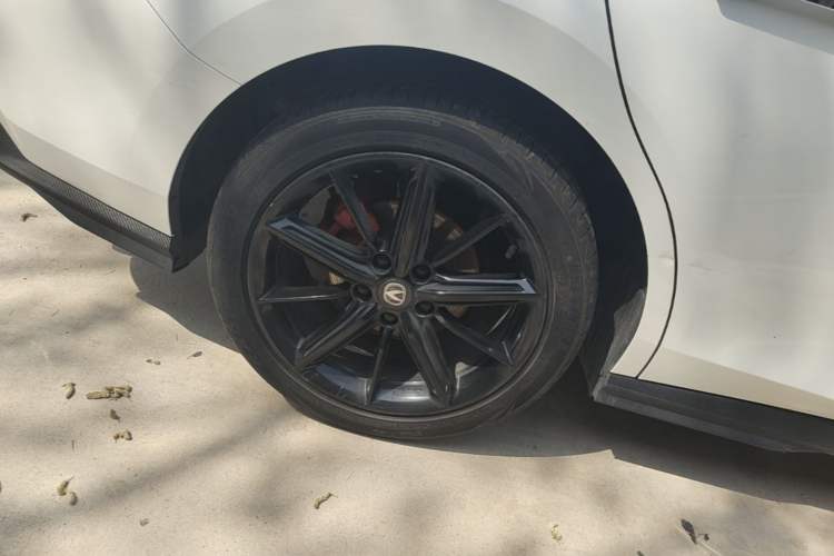 Used CHANGAN UNI-V 2022 1.5T Prestige Version Right Rear Wheel Hub