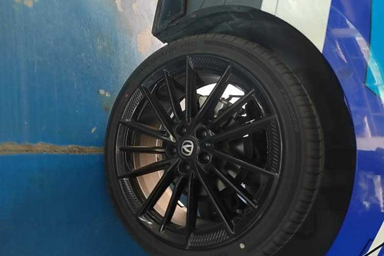 Used CHANGAN UNI-V 2022 1.5T Sport Edition Right Rear Wheel Hub