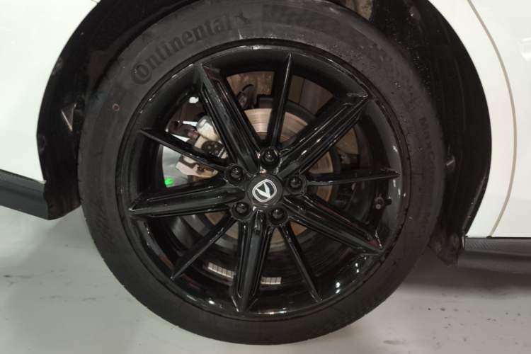 Used CHANGAN UNI-V 2022 1.5T Prestige Version Right Rear Wheel Hub