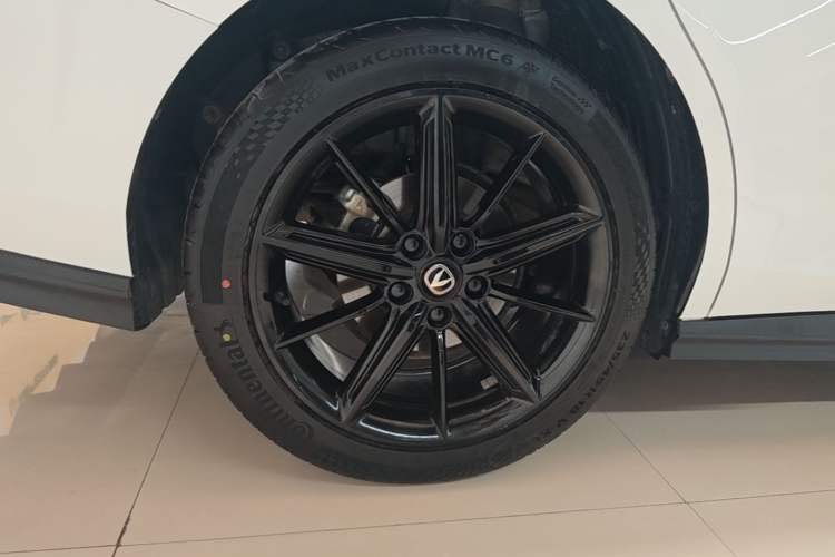 Used CHANGAN UNI-V 2022 1.5T Prestige Version Right Rear Wheel Hub