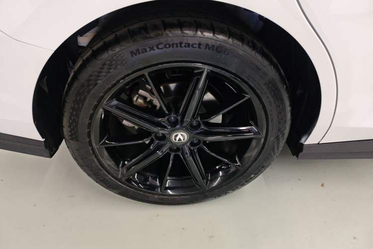 Used CHANGAN UNI-V 2022 1.5T Prestige Version Right Rear Wheel Hub