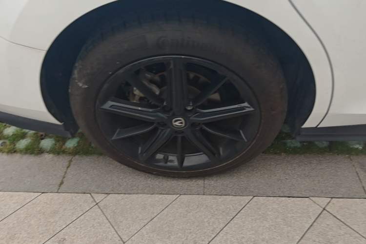 Used CHANGAN UNI-V 2022 1.5T Prestige Version Right Rear Wheel Hub